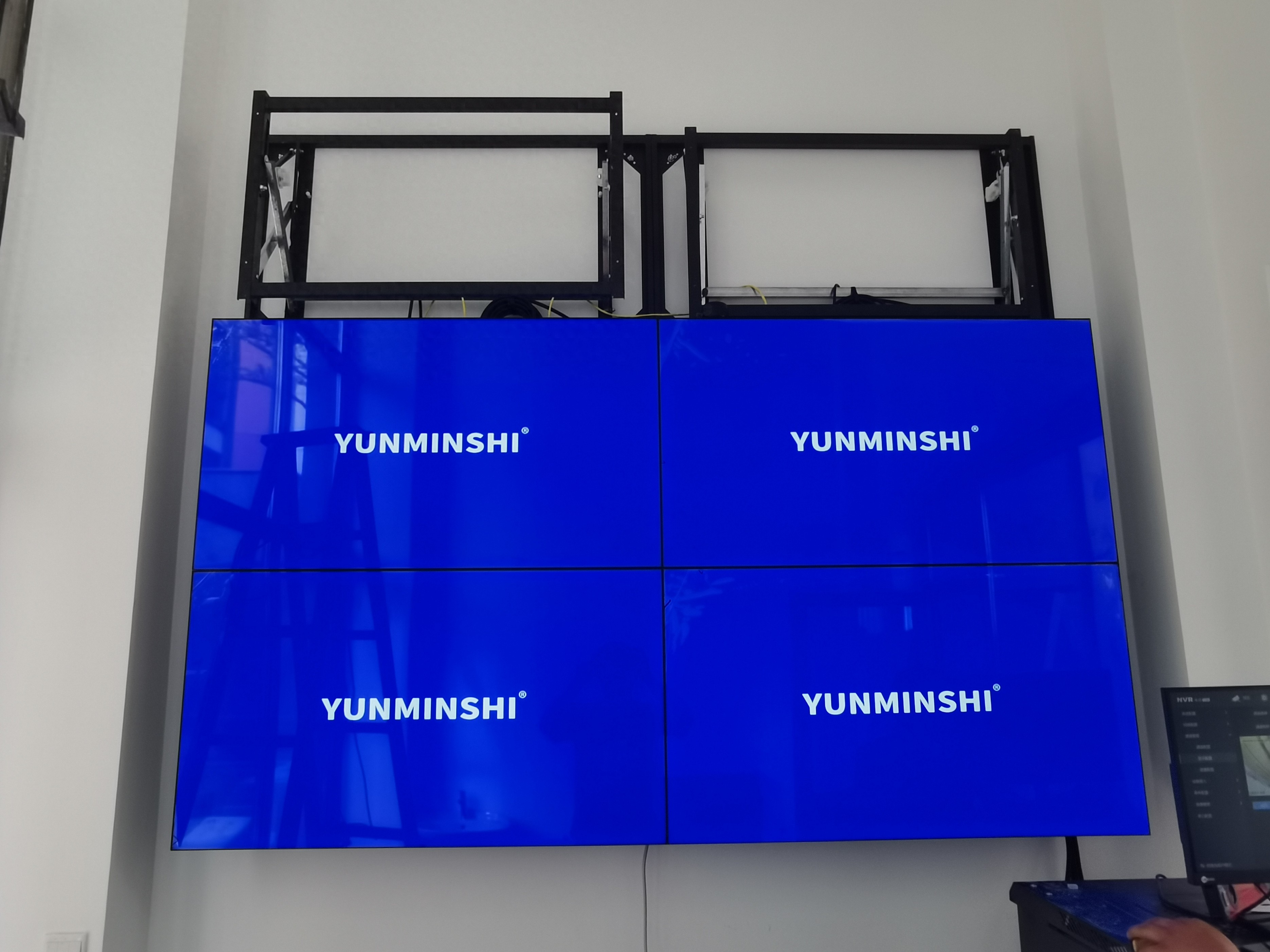 液晶拼接屏筑牢小区居民安全防线