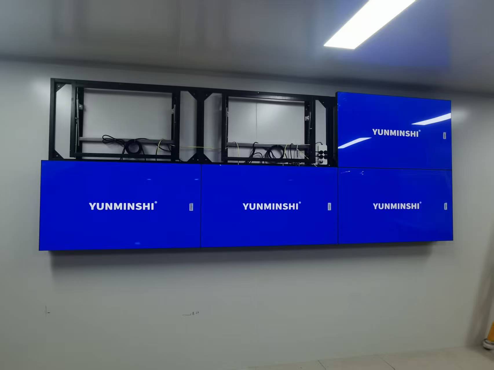 江苏海南某食品公司55寸3.5mm液晶拼接屏6台安装完工