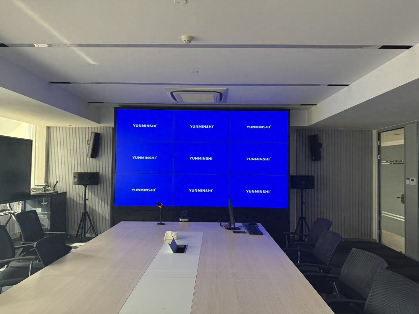 烟台某企业49寸9台拼接屏加音视频系统安装调试完工