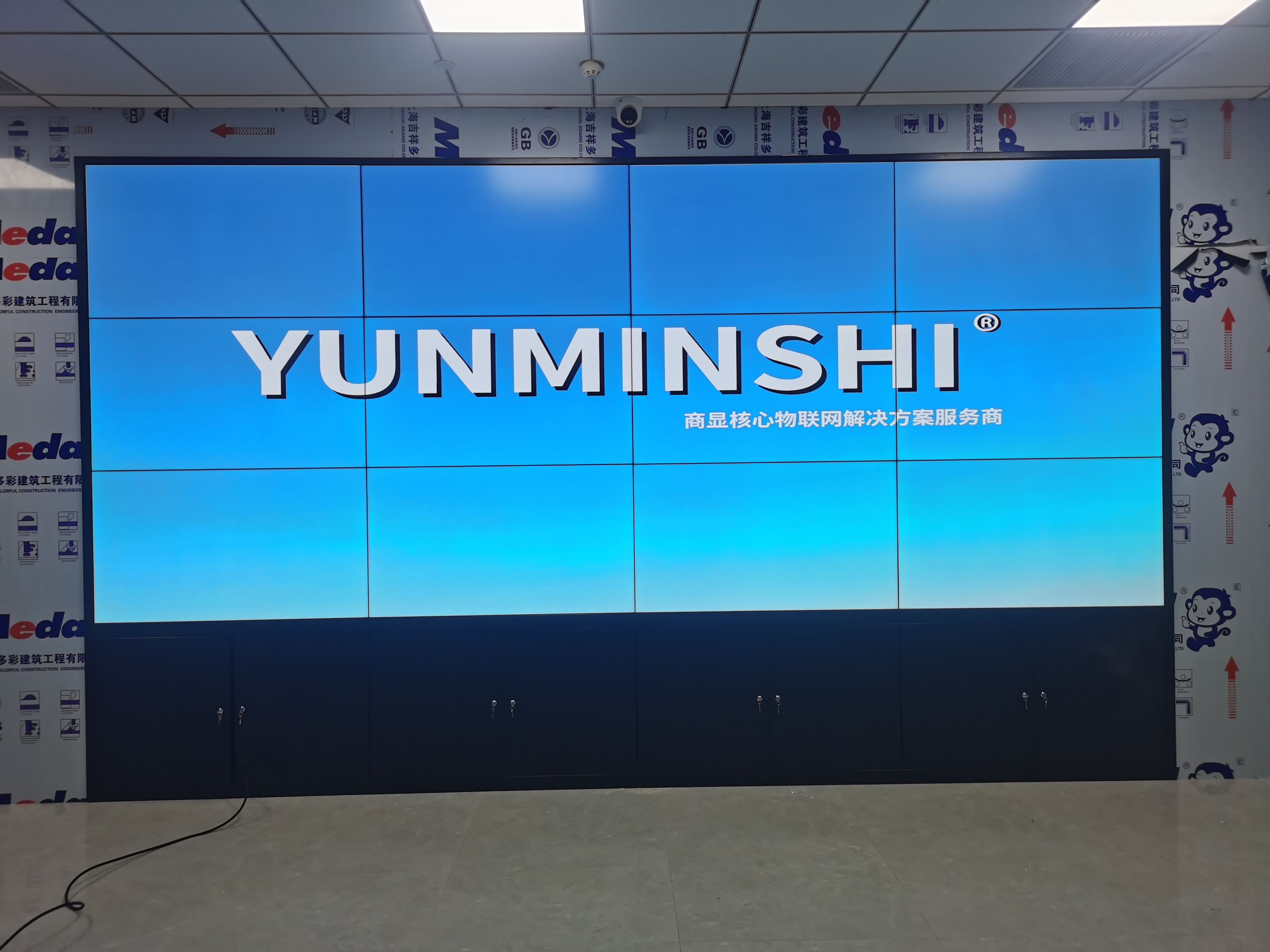 淄博某公司会议室55寸12台拼接屏项目顺利完工