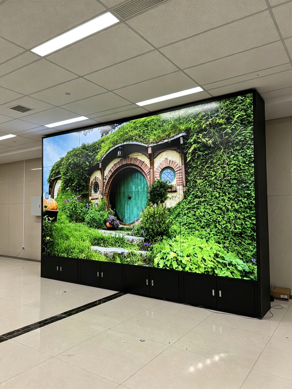 山东某单位实验室数据大屏0.88mm拼接屏安装完毕